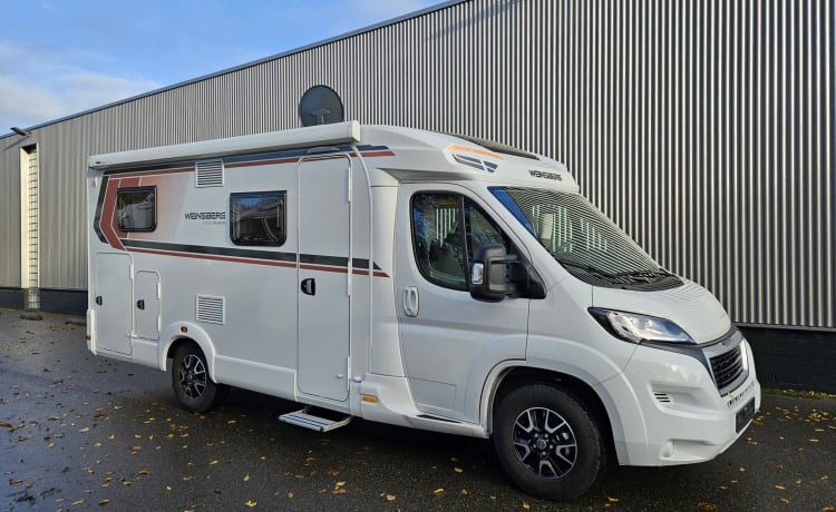 Weinsberg CaraCompact-2 – Brandneuer (Jahr 2023) Camper mit Einzelbetten