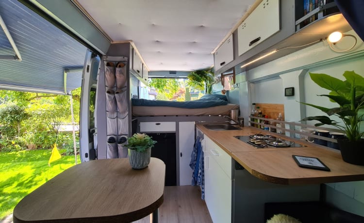 Libe – Compact bus camper, perfect for cyclists!