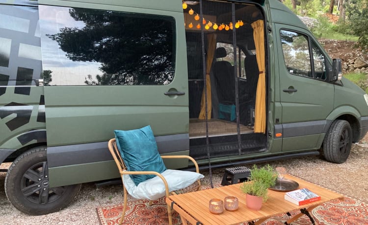 GREENLIFE – Mercedes Sprinter, camping-car attrayant très spacieux, 7 mètres