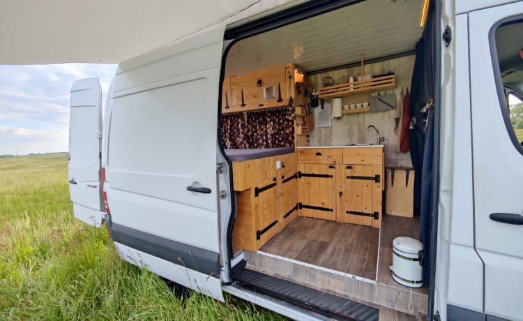 Atmosphärischer Mercedes-Benz Bus Camper 2 Personen „My Benz“