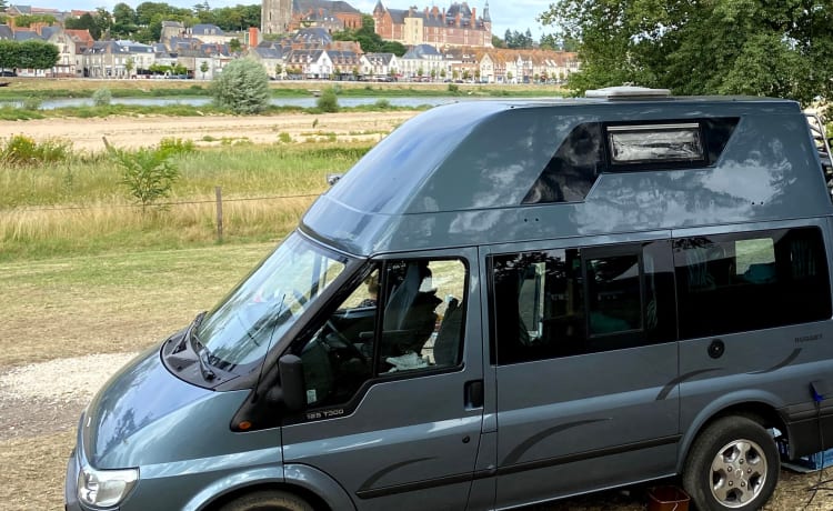 Super practical four-person Ford camper van