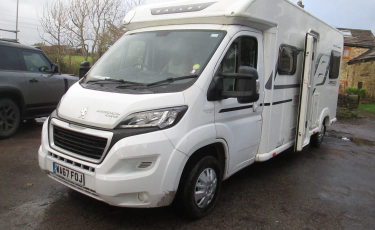 Pistol – Bailey Approach Advance 665 2.2 130 BHP 6 BERTH End lounge Air con euro 6 