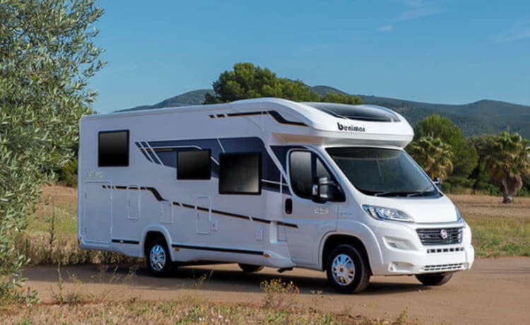 DEWA – Family Motorhome with Bicycle Rack + Outdoor Set