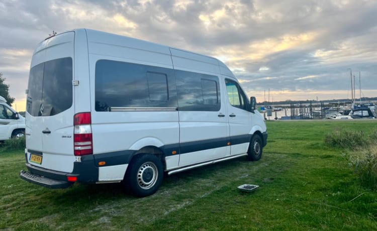 2p Mercedes-Benz bus from 2017