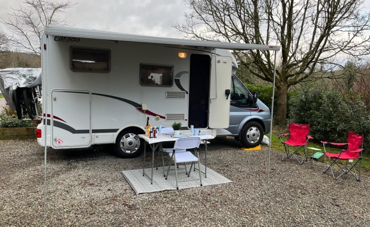 Cosy Cara-doo – Ford-camper met 3 slaapplaatsen