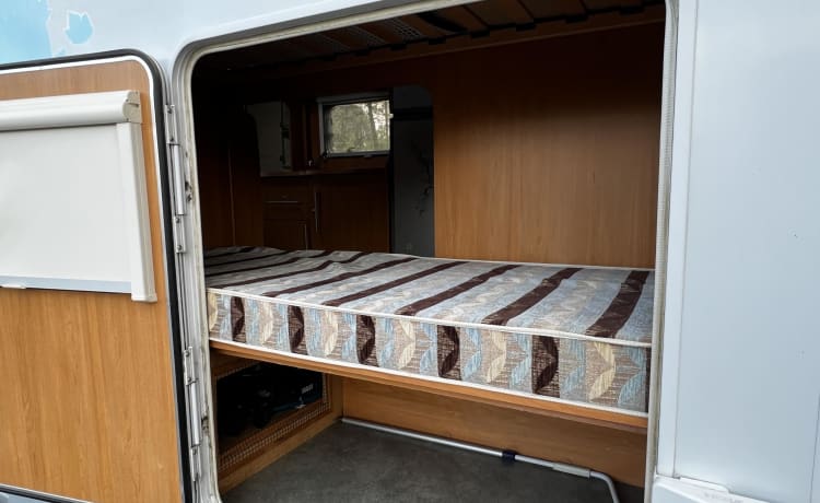 Camping-car en alcôve Bavaria pour 5 personnes