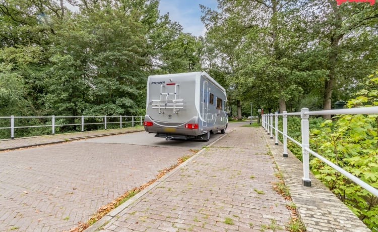 🌍 🚌 Super complete Hymer camper met 4 slaapplaatsen te huur🌟🌏