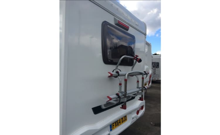 Bessie – Kwaliteit luxe - camper met 6 slaapplaatsen