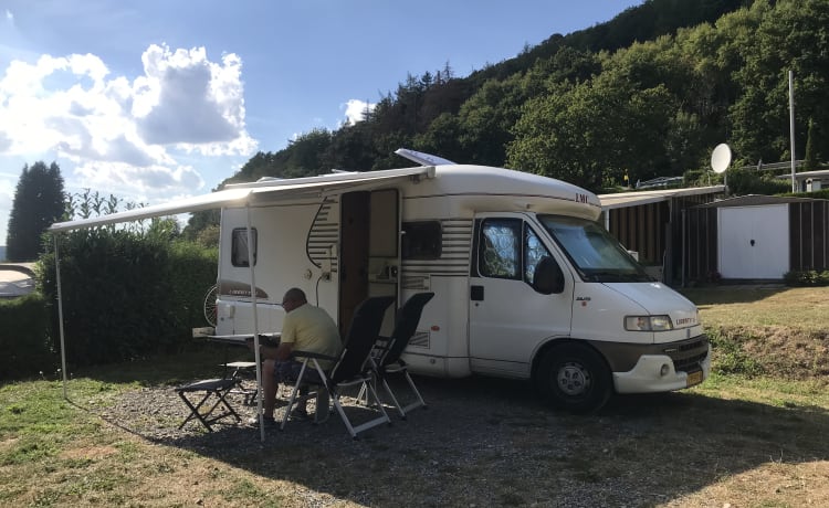 3 people LMC semi-integrated from 2001 for a wonderful holiday