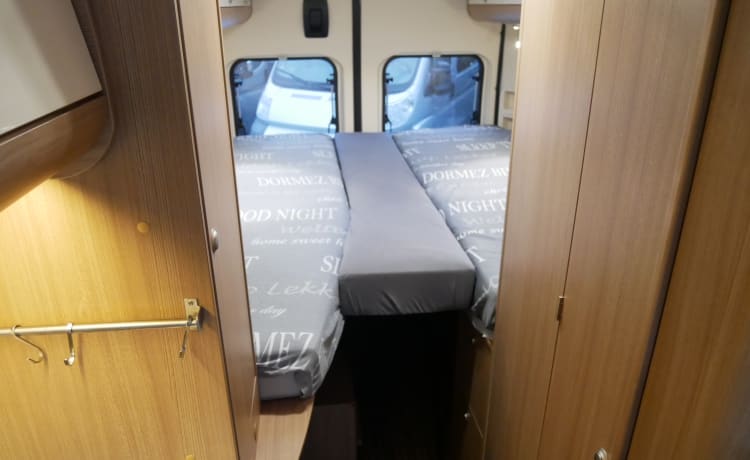 Sun Living Flexo 6.40, 2 sleeping 4 seats, length beds, Airco!!