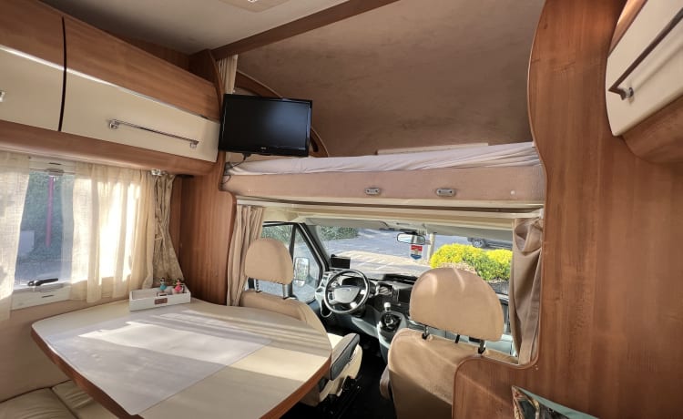 Stonecreek – Camping-car alcôve Rimor Nemho 5 personnes construit en 2011 Entièrement équipé !