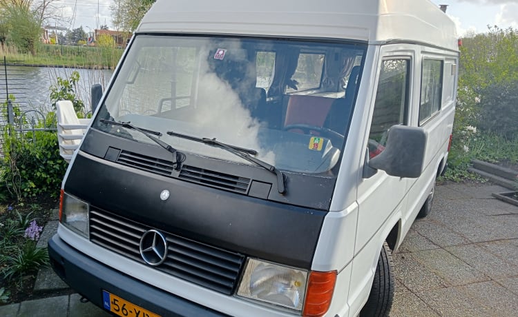 6p Mercedes-Benz bus uit 1995 met 2 slaapplaatsen 