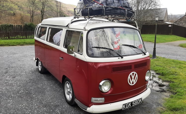 Poppy – 2-persoons Volkswagen campervan uit 1971