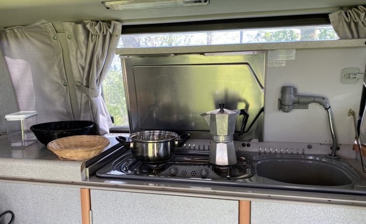 Wonderful California VW camper T4, 4 people with air conditioning and air fryer