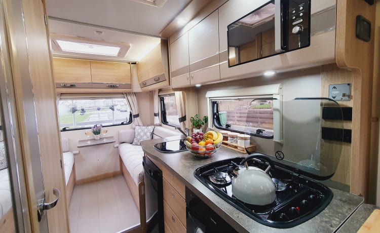 Luxurious 6 berth motorhome