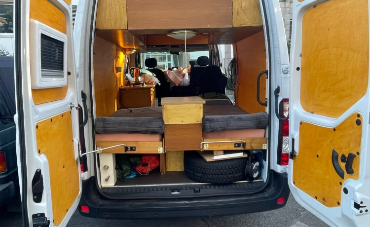 Stealth camper  – Bus Renault 2 places à partir de 2021