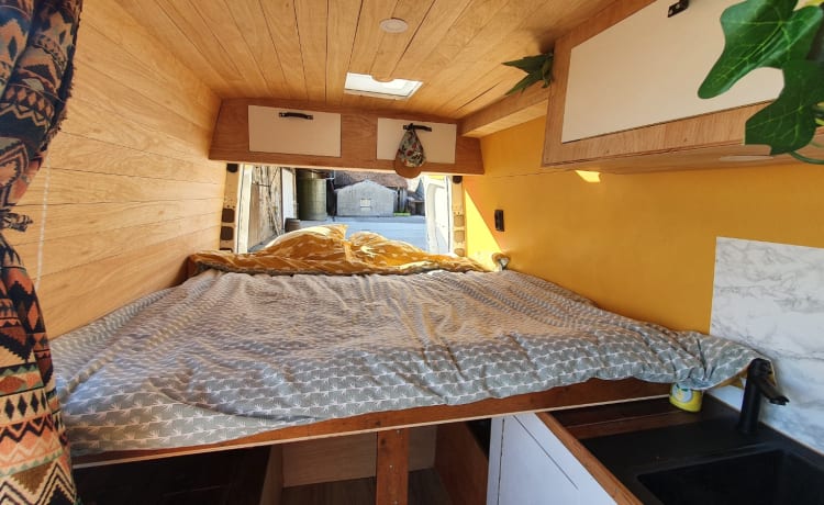 Bus camper VW Crafter off grid 3 persons