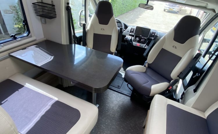 Casa Campr – Adria Mobil semi-integrated uit 2015