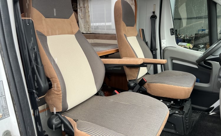 Sjors – Fiat Ducato Dethleffs Queens bed