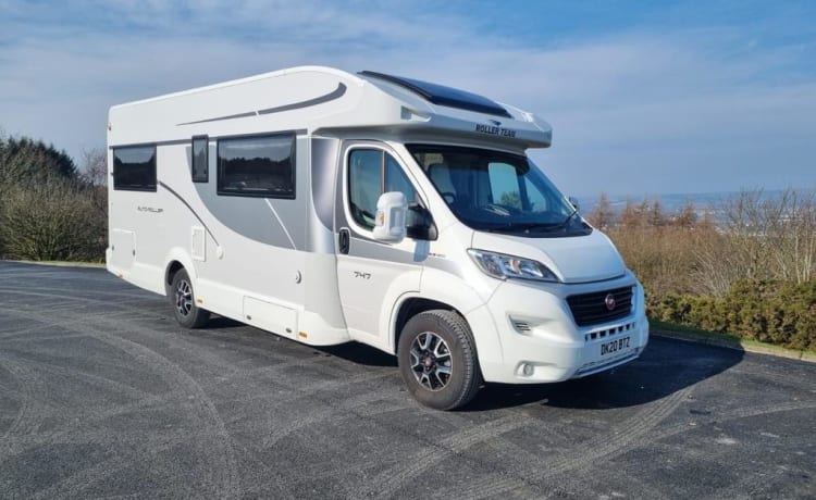 Eddie – Luxurious 6 berth RollerTeam Motorhome.