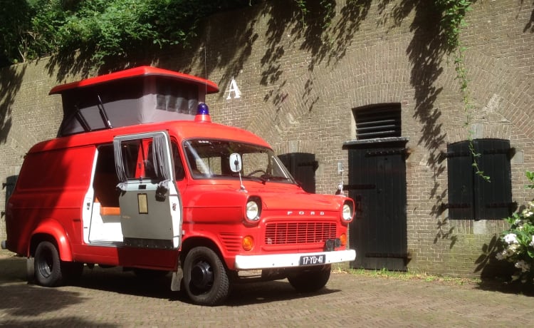 Classic Fire Truck Camper 41 from €103 p.d. - Goboony