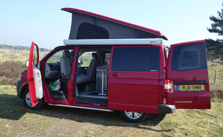 Ruby – Luxury modern Volkswagen Automatic 4 Berth Campervan fully equipped 
