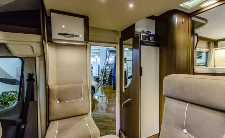 Jonge Semi-integraal, 5P, van Nov t/m Maart € 2350/mnd, one way mogelijk