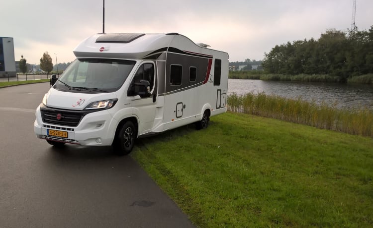 blauw – Camping-car super luxe avec lit queen-size et lit élévateur pour 4 personnes ixeo 734