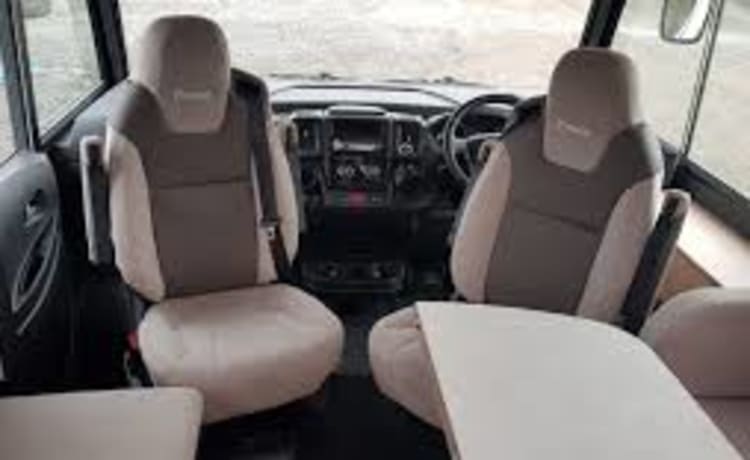 Jumbo – Family Luxury - Glamping su ruote 2020 6 Camper Classe A Nascita