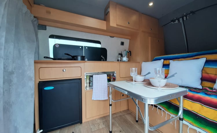 Zito – 2-persoons Mercedes camperhuur met optionele tentverhuur