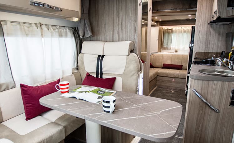 Brand New Luxury Benimar 282 4 berth