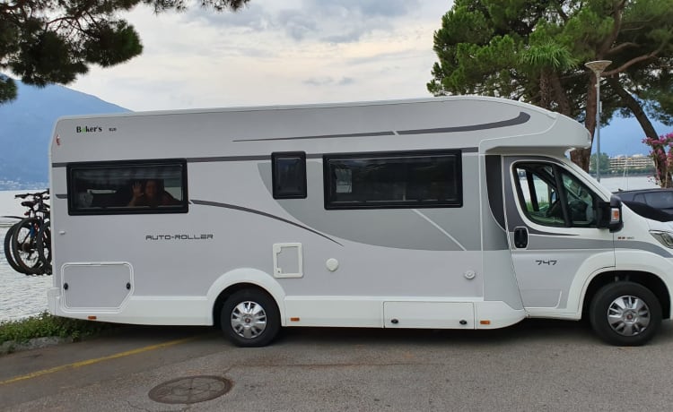 Baker's – 2020 Rollerteam 747, luxe 6-persoons camper