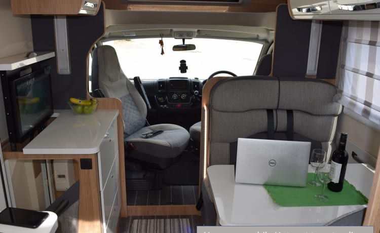 Baker's – 2020 Rollerteam 747, luxe 6-persoons camper