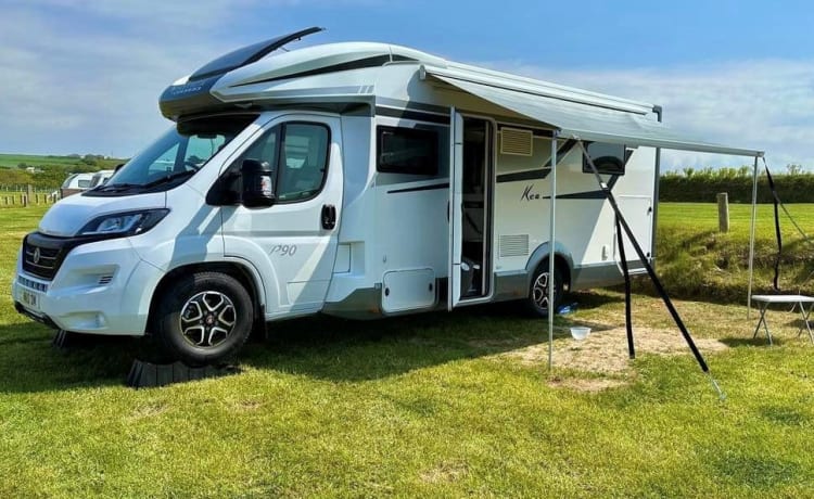 Camper di lusso con 4 posti letto - Mobilvetta Kea P90