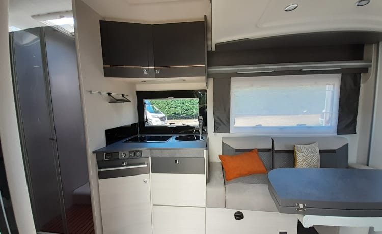 Camper4Fun – *** Un tuttofare semi-integrato con tutti i comfort ***