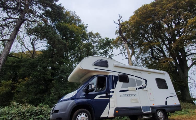 Onbeperkte wifi voor streaming. Solar, 2x110Ah accu's voor offgrid.