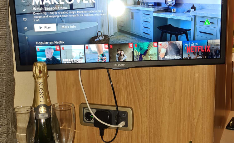 Onbeperkte wifi voor streaming. Solar, 2x110Ah accu's voor offgrid.