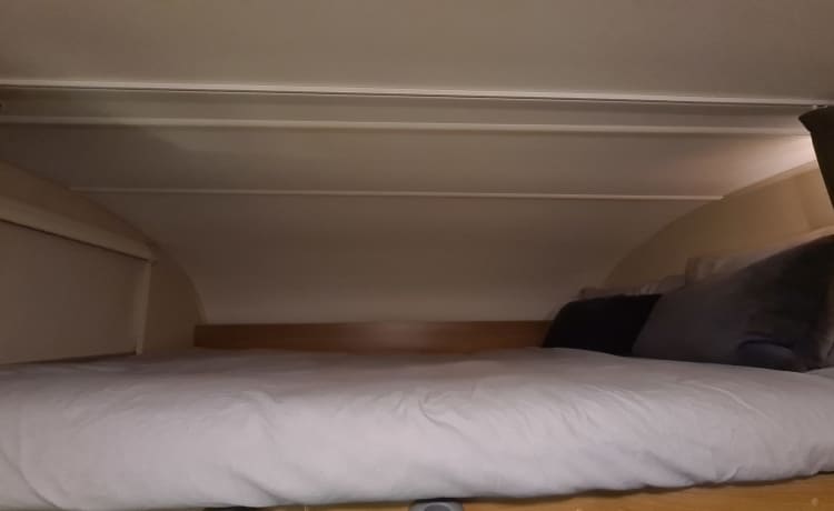 Onbeperkte wifi voor streaming. Solar, 2x110Ah accu's voor offgrid.