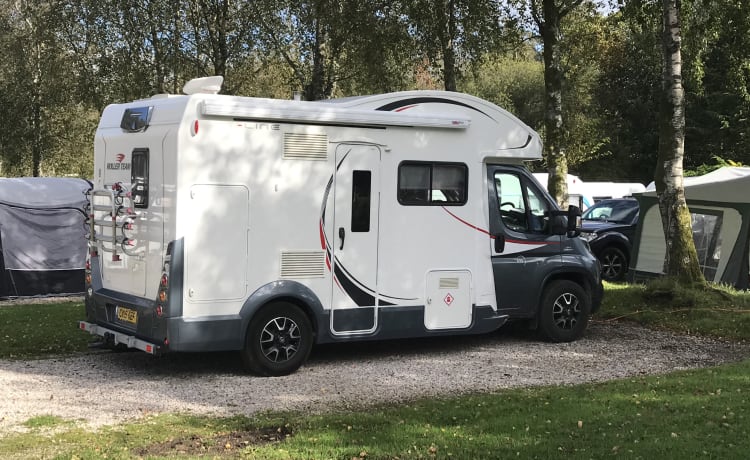 Freddy – Roller Team T Line 590 Sleeps 4