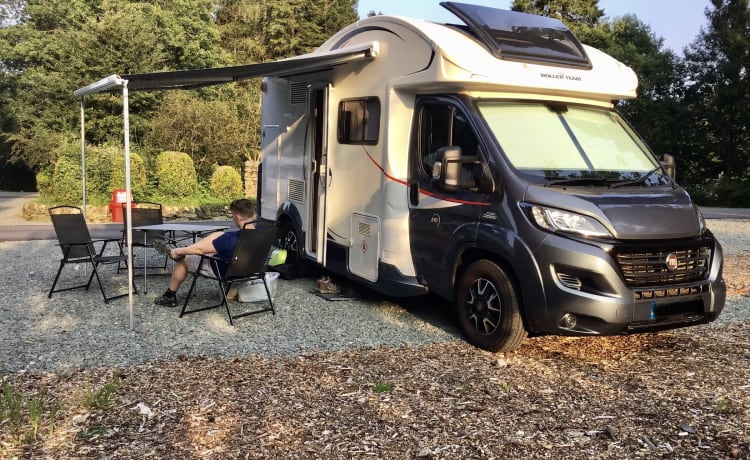 Freddy – Roller Team T Line 590 Sleeps 4
