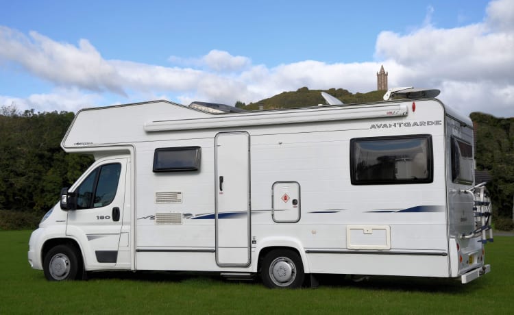 Comodo camper a 6 posti letto….pronto per le avventure!