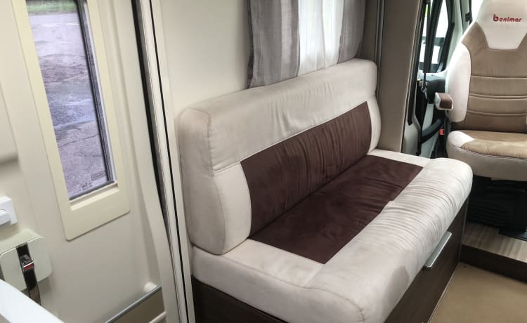 Beni – Rijd en geniet in onze comfortabele en compacte camper.