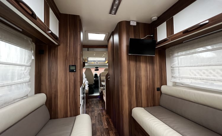 Rewind – Luxury Family Escape: Modern 6-Berth Motorhome ready for an adventure!