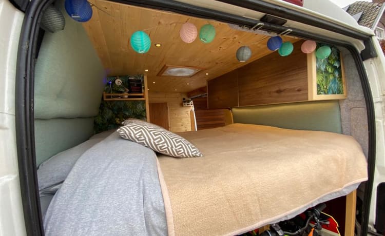 Surf Camper – Off Grid Camperbus Fiat Ducato L2H2 (pour les journées chaudes et froides)