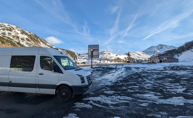 Vanessa – Cozy, well kitted van with a full size double bed