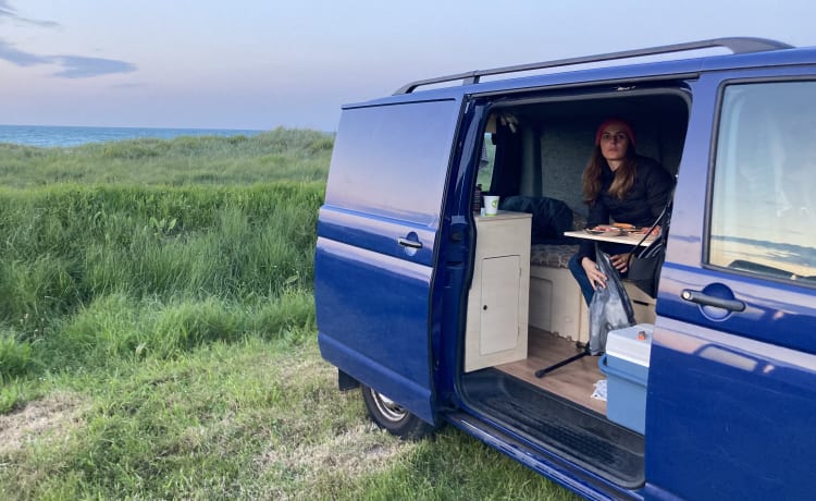 Blue Moon – Très beau VW T5 équipé à louer