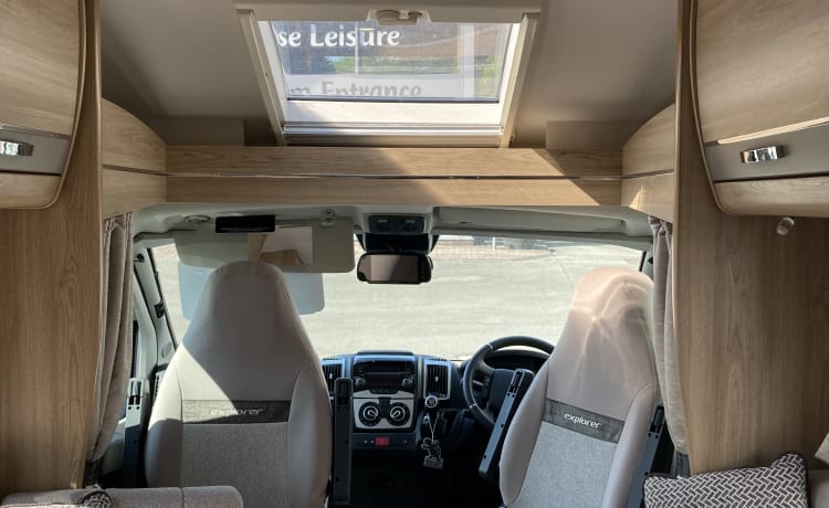Elddis Explorer Luxus-Wohnmobil mit 4 Schlafplätzen 2020