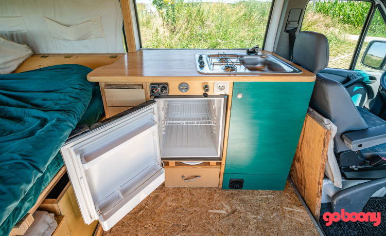 Marcelleke – Super cozy converted Mercedes Sprinter campervan L2H2