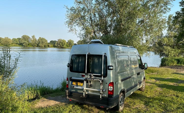 Beautiful offgrid 2 person bus camper