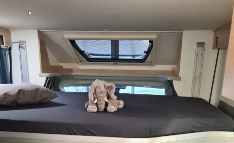 Joa 75T – Moderne gezinsstacaravan voor 5 personen onder de 3,5 ton